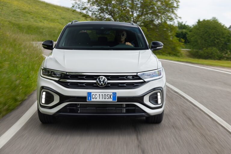 Volkswagen T-Roc 2022: immagini ufficiali