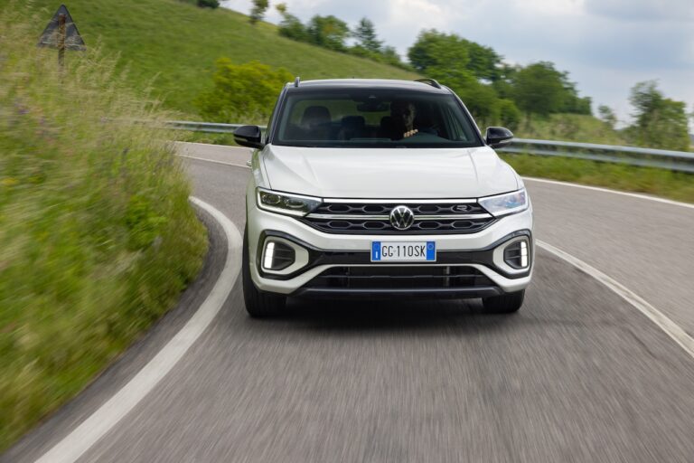 Volkswagen T-Roc 2022: immagini ufficiali