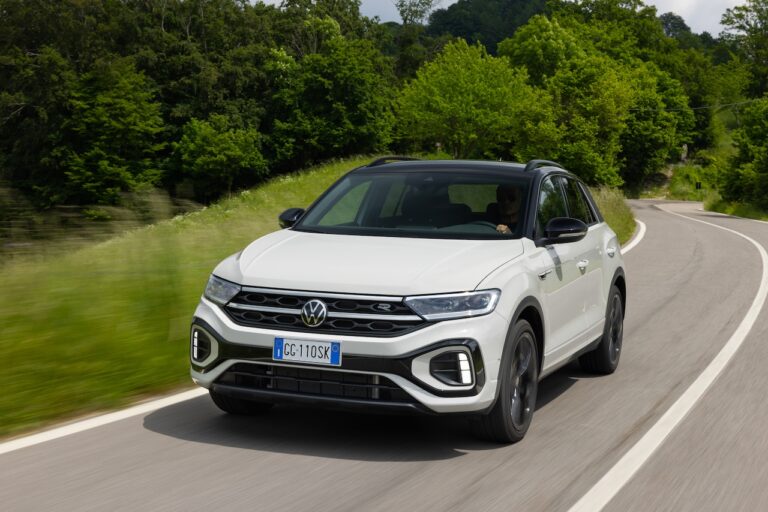 Volkswagen T-Roc 2022: immagini ufficiali