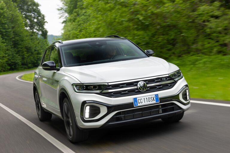 Volkswagen T-Roc 2022: immagini ufficiali