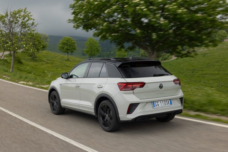 Volkswagen T-Roc 2022: immagini ufficiali