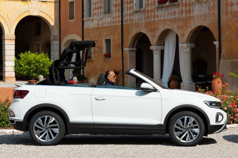 Volkswagen T-Roc 2022: immagini ufficiali
