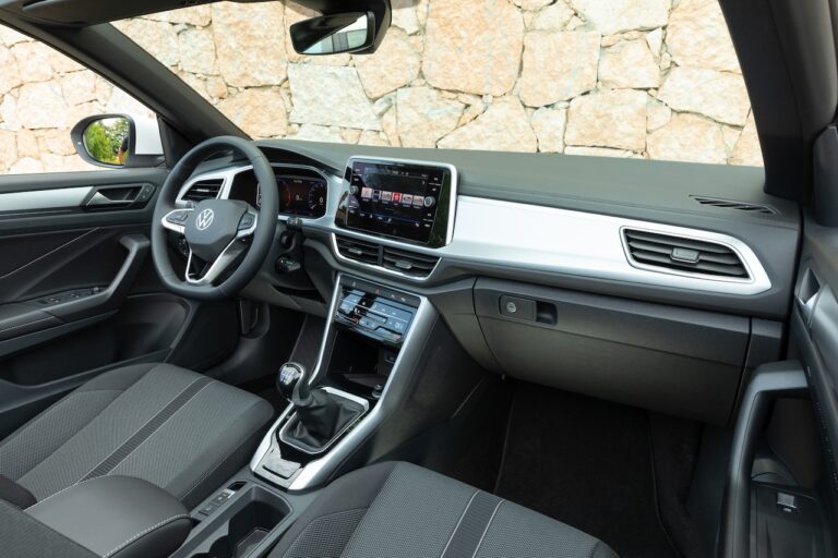 Volkswagen T-Roc 2022: immagini ufficiali
