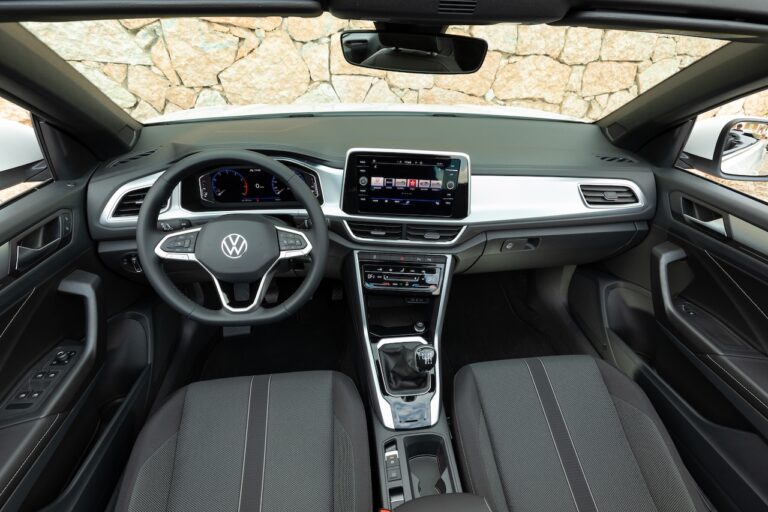 Volkswagen T-Roc 2022: immagini ufficiali