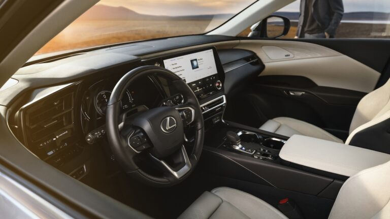 Lexus RX 2022: immagini ufficiali