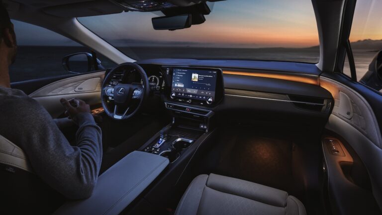 Lexus RX 2022: immagini ufficiali