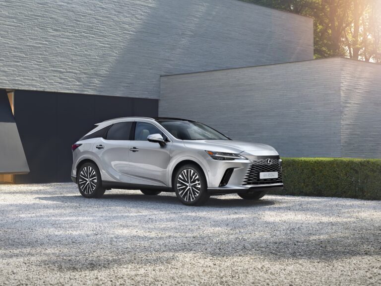 Lexus RX 2022: immagini ufficiali