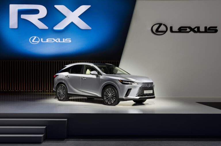 Lexus RX 2022: immagini ufficiali