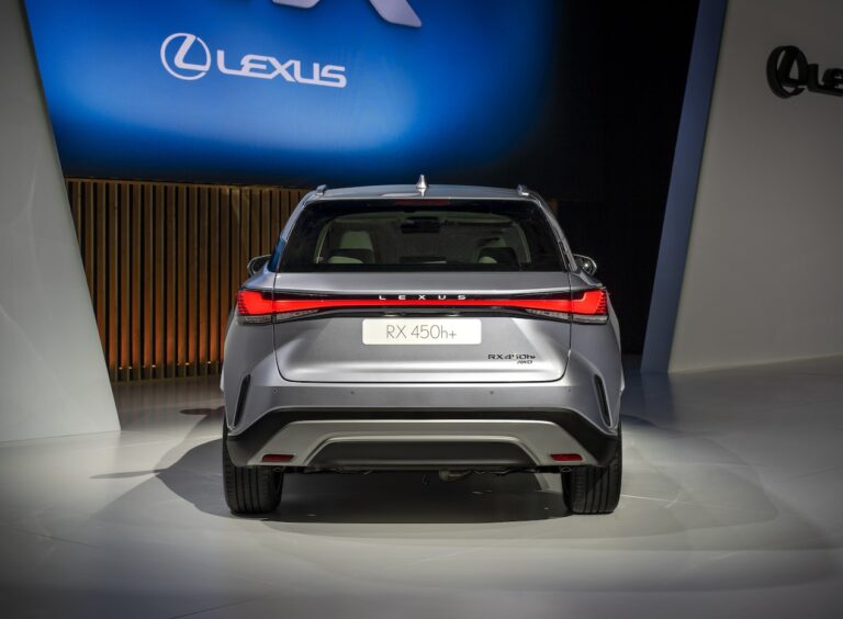 Lexus RX 2022: immagini ufficiali