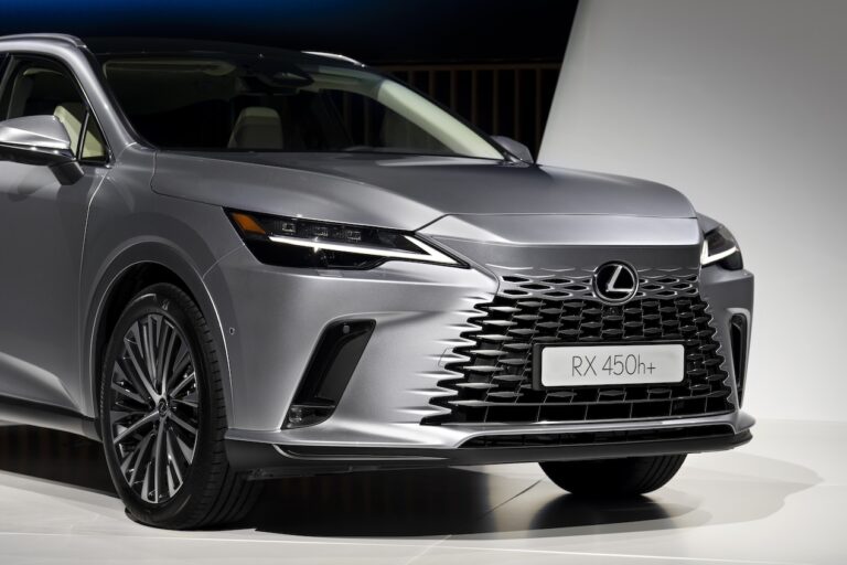 Lexus RX 2022: immagini ufficiali