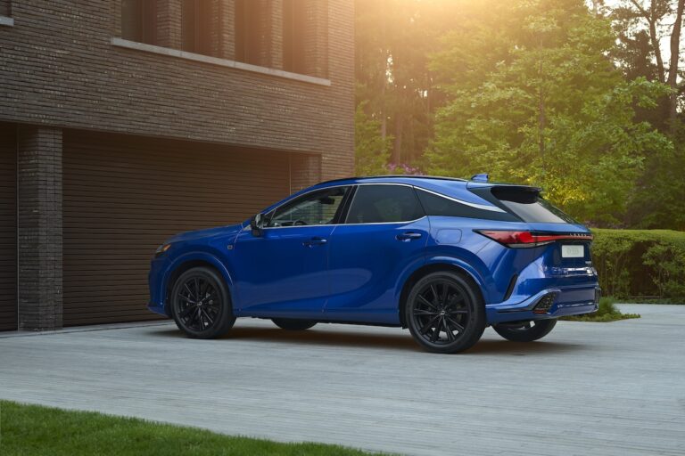 Lexus RX 2022: immagini ufficiali