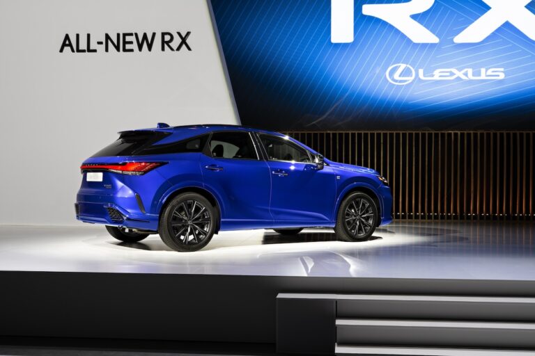 Lexus RX 2022: immagini ufficiali