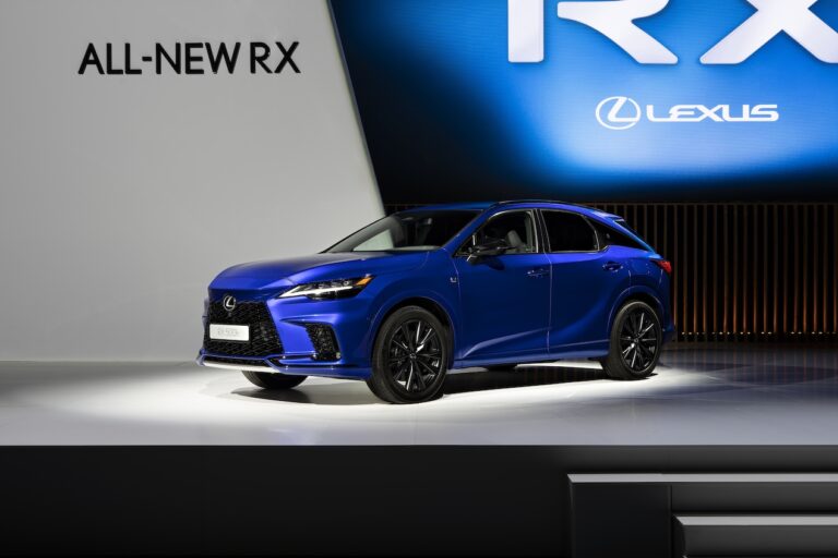 Lexus RX 2022: immagini ufficiali