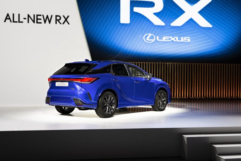 Lexus RX 2022: immagini ufficiali