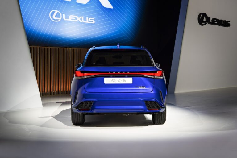 Lexus RX 2022: immagini ufficiali