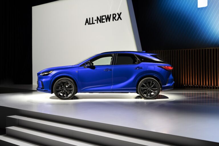 Lexus RX 2022: immagini ufficiali