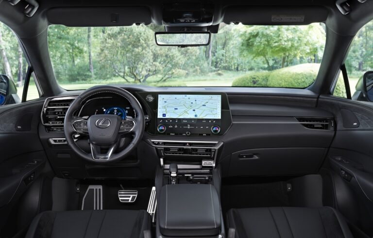 Lexus RX 2022: immagini ufficiali