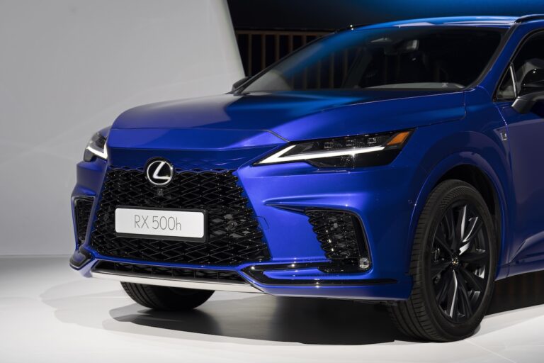 Lexus RX 2022: immagini ufficiali