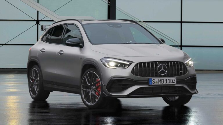 Audi Q3 RS VS Mercedes GLA 45 S AMG: le immagini