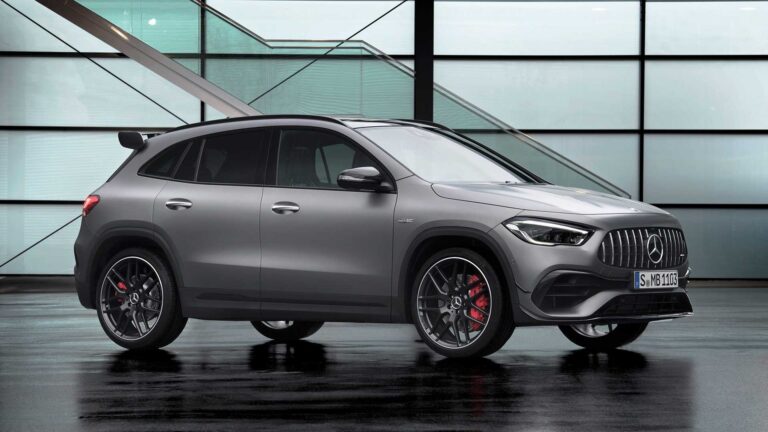 Audi Q3 RS VS Mercedes GLA 45 S AMG: le immagini
