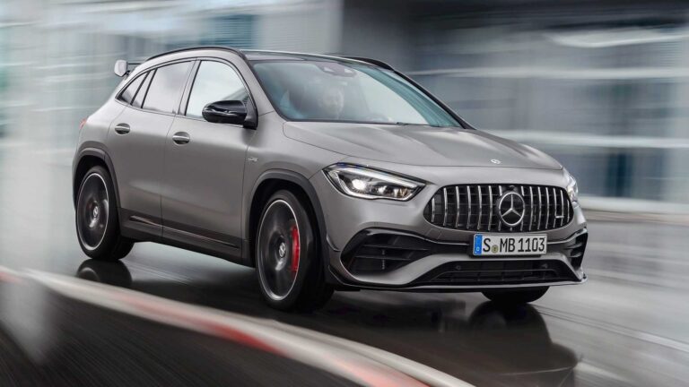 Audi Q3 RS VS Mercedes GLA 45 S AMG: le immagini