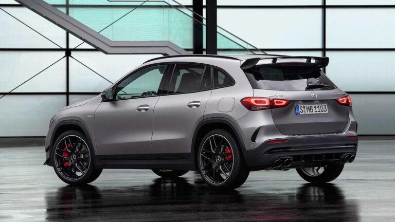 Audi Q3 RS VS Mercedes GLA 45 S AMG: le immagini