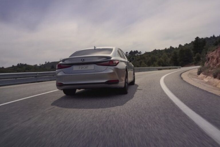 Lexus ES MY 2023: le immagini