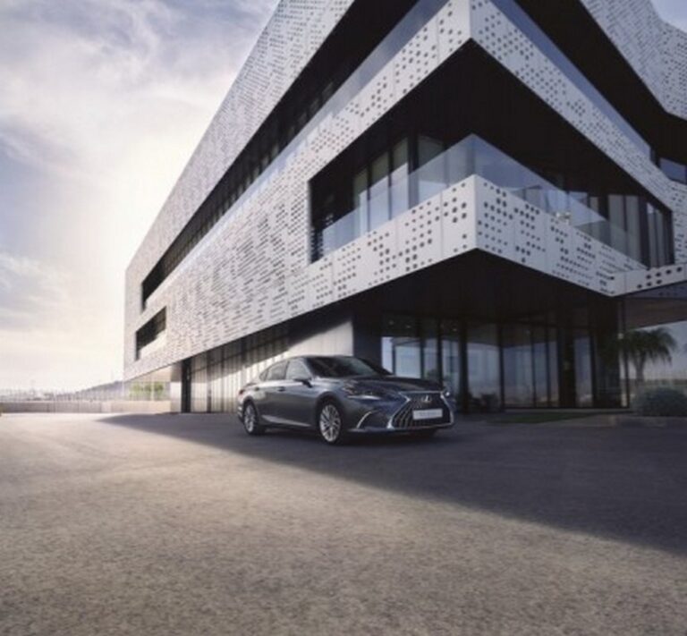 Lexus ES MY 2023: le immagini