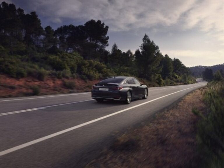 Lexus ES MY 2023: le immagini