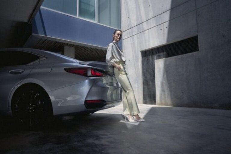 Lexus ES MY 2023: le immagini