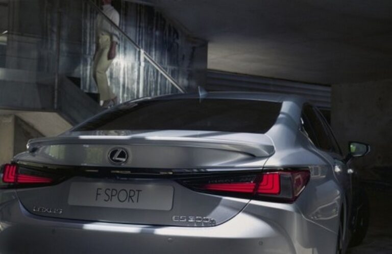 Lexus ES MY 2023: le immagini