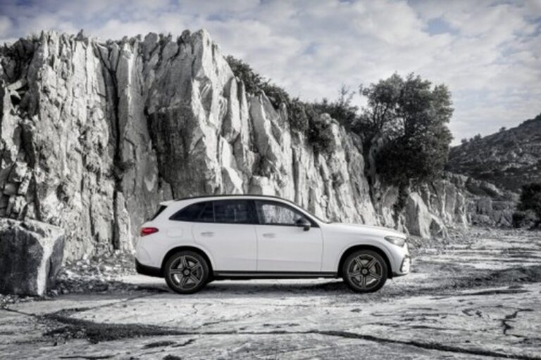 Mercedes-Benz GLC 2022: le immagini