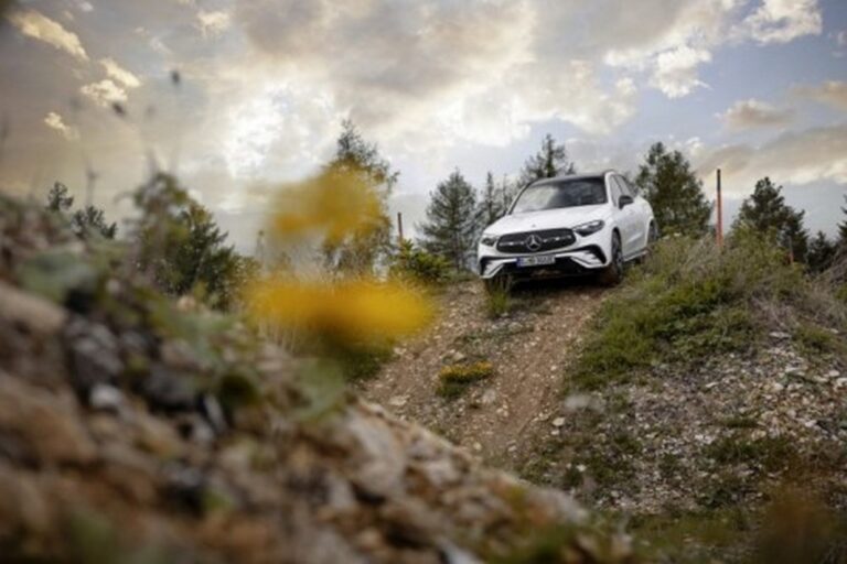 Mercedes-Benz GLC 2022: le immagini