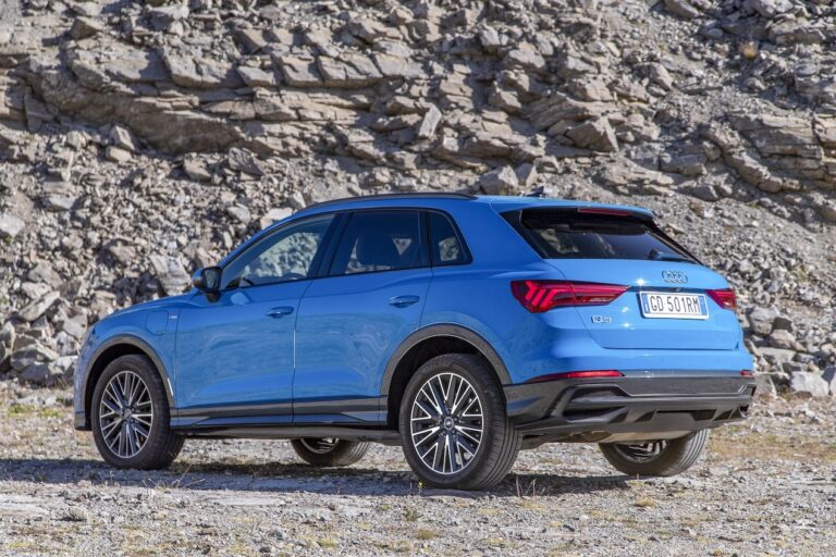 Audi Q3: nuove immagini ufficiali della RS e della PHEV