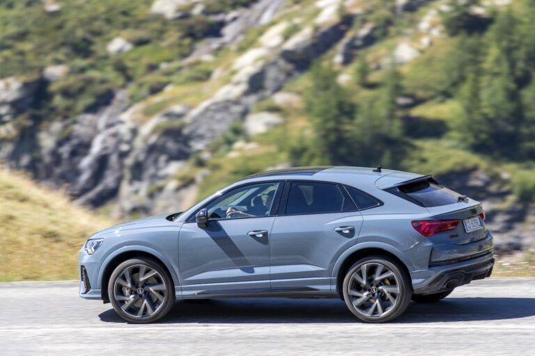 Audi Q3 RS VS Mercedes GLA 45 S AMG: le immagini