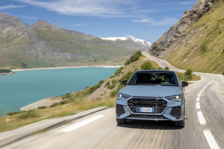 Audi Q3 RS VS Mercedes GLA 45 S AMG: le immagini