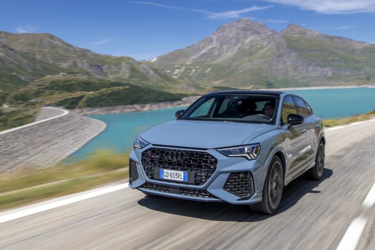 Audi Q3 RS VS Mercedes GLA 45 S AMG: le immagini