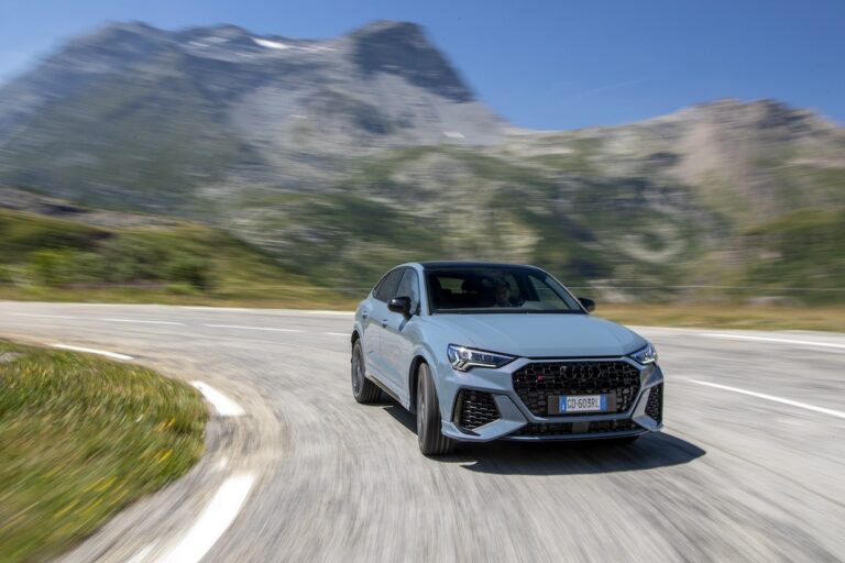 Audi Q3 RS VS Mercedes GLA 45 S AMG: le immagini