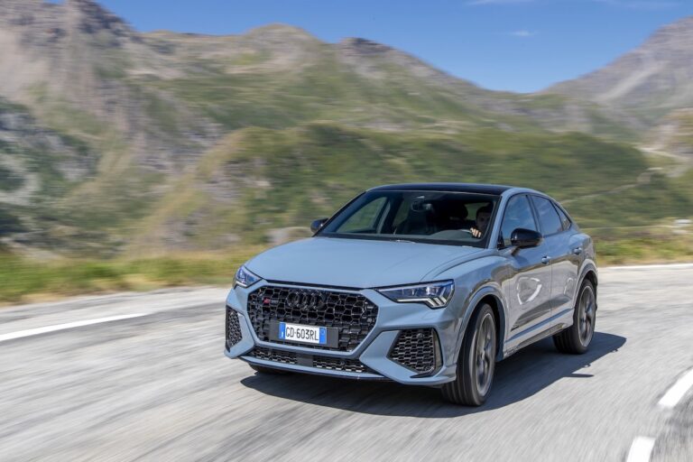 Audi Q3 RS VS Mercedes GLA 45 S AMG: le immagini