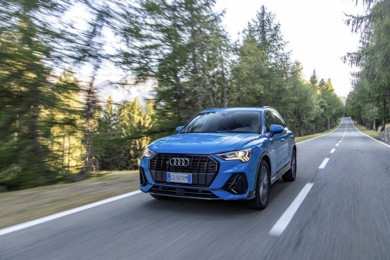 Audi Q3: nuove immagini ufficiali della RS e della PHEV