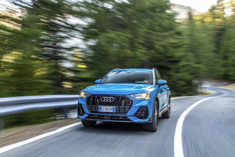 Audi Q3: nuove immagini ufficiali della RS e della PHEV