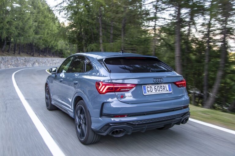 Audi Q3 RS VS Mercedes GLA 45 S AMG: le immagini