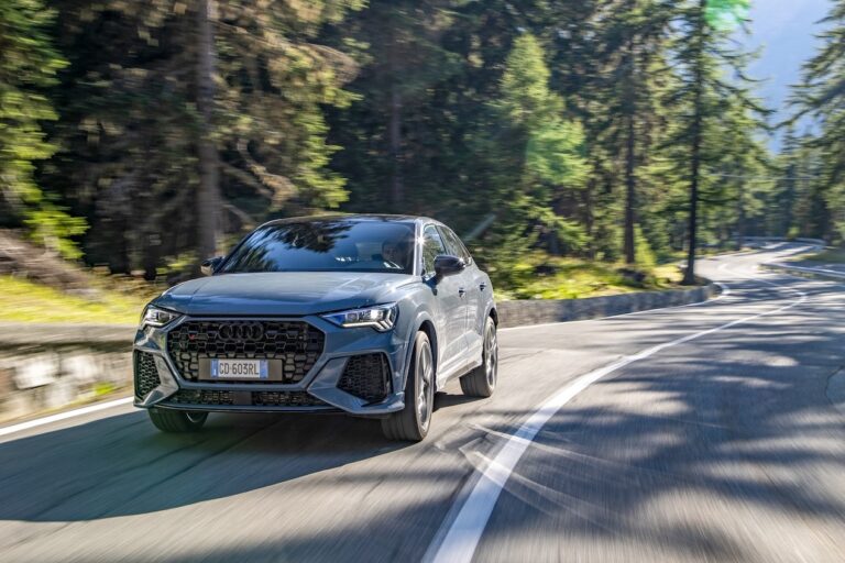 Audi Q3 RS VS Mercedes GLA 45 S AMG: le immagini