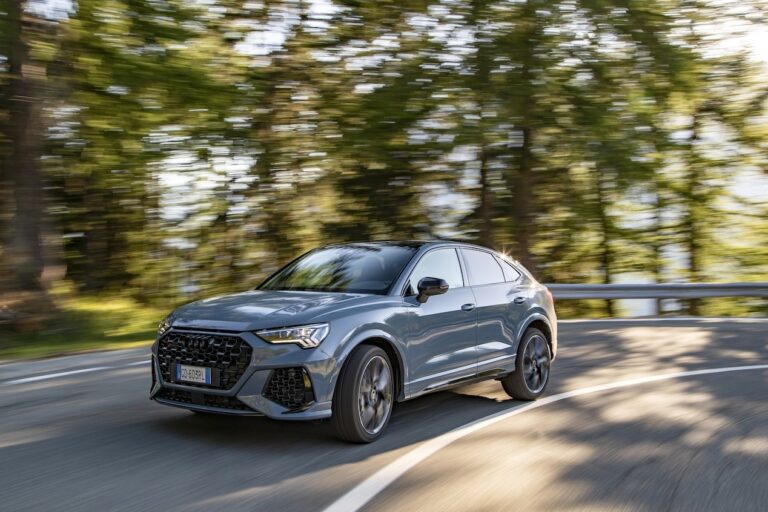 Audi Q3 RS VS Mercedes GLA 45 S AMG: le immagini