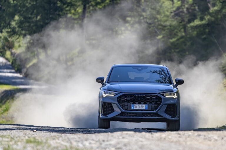 Audi Q3: nuove immagini ufficiali della RS e della PHEV