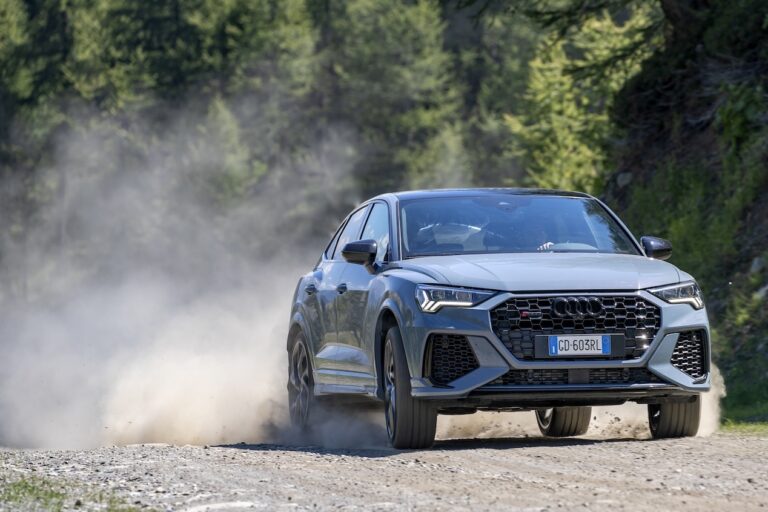 Audi Q3 RS VS Mercedes GLA 45 S AMG: le immagini