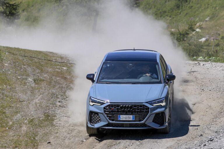 Audi Q3 RS VS Mercedes GLA 45 S AMG: le immagini