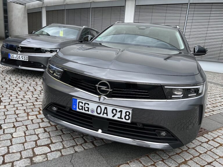 Opel Astra Sports Tourer: immagini ufficiali