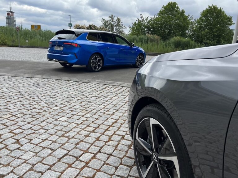Opel Astra Sports Tourer: immagini ufficiali