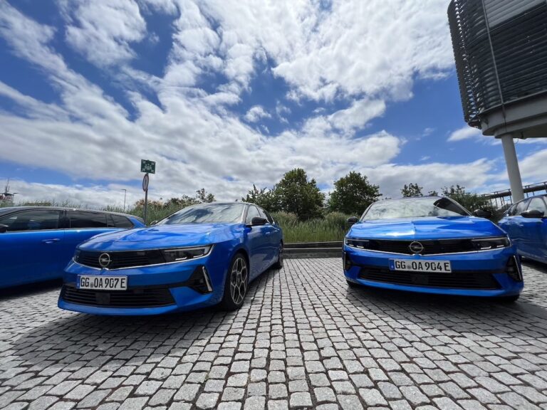 Opel Astra Sports Tourer: immagini ufficiali